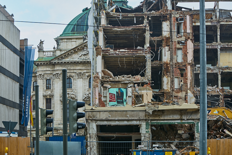 22.06.2019 - Abriss des Luxushotels Königshof am Münchner Stachus