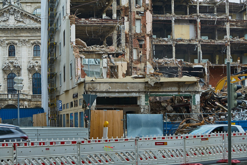 22.06.2019 - Abriss des Luxushotels Königshof am Münchner Stachus