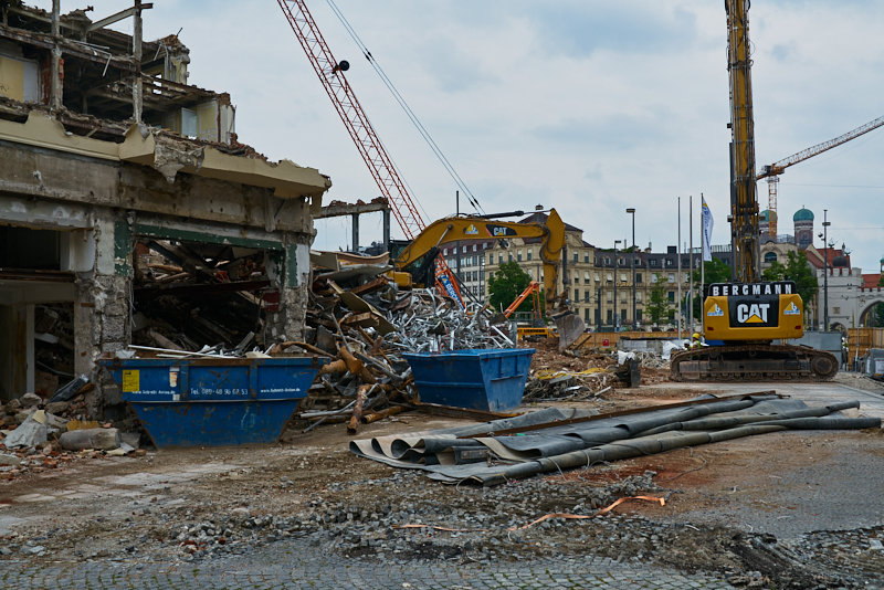 22.06.2019 - Abriss des Luxushotels Königshof am Münchner Stachus