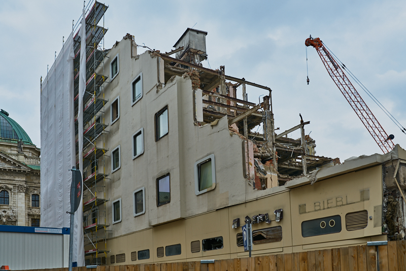 22.06.2019 - Abriss des Luxushotels Königshof am Münchner Stachus