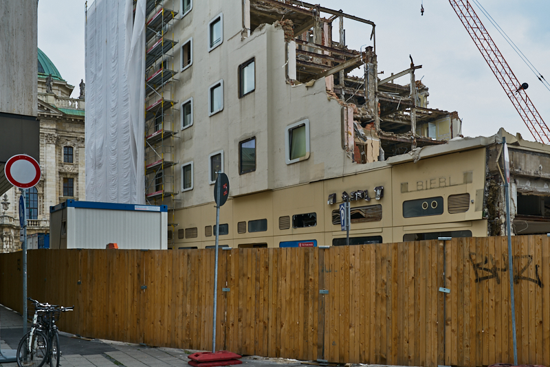 22.06.2019 - Abriss des Luxushotels Königshof am Münchner Stachus
