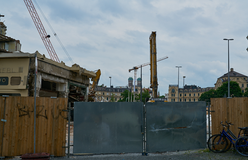 22.06.2019 - Abriss des Luxushotels Königshof am Münchner Stachus