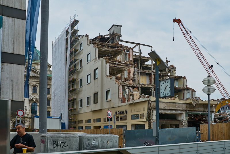 22.06.2019 - Abriss des Luxushotels Königshof am Münchner Stachus