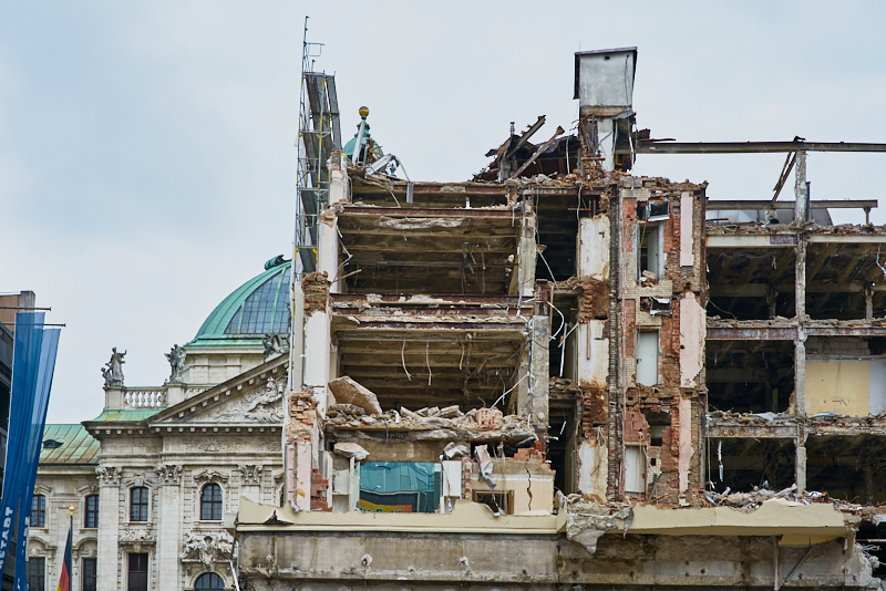 22.06.2019 - Abriss des Luxushotels Königshof am Münchner Stachus