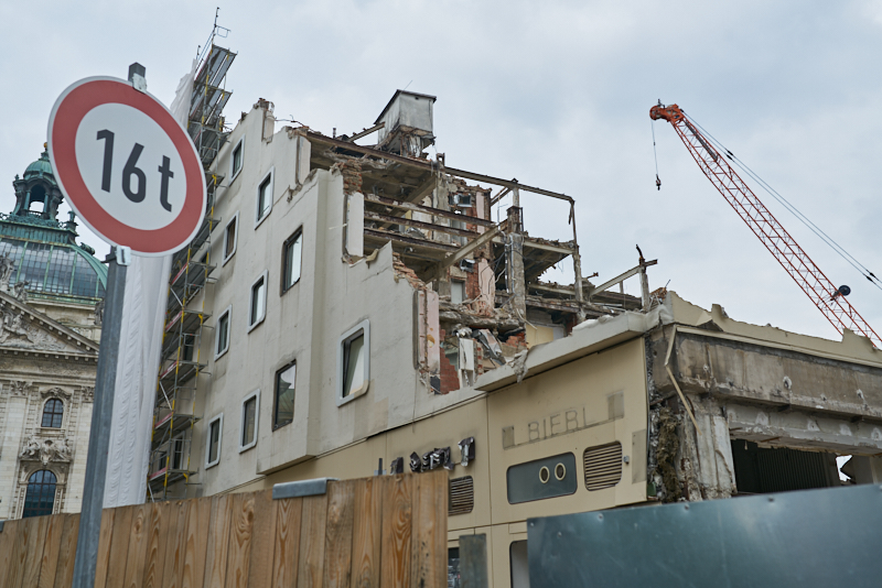 22.06.2019 - Abriss des Luxushotels Königshof am Stachus München
