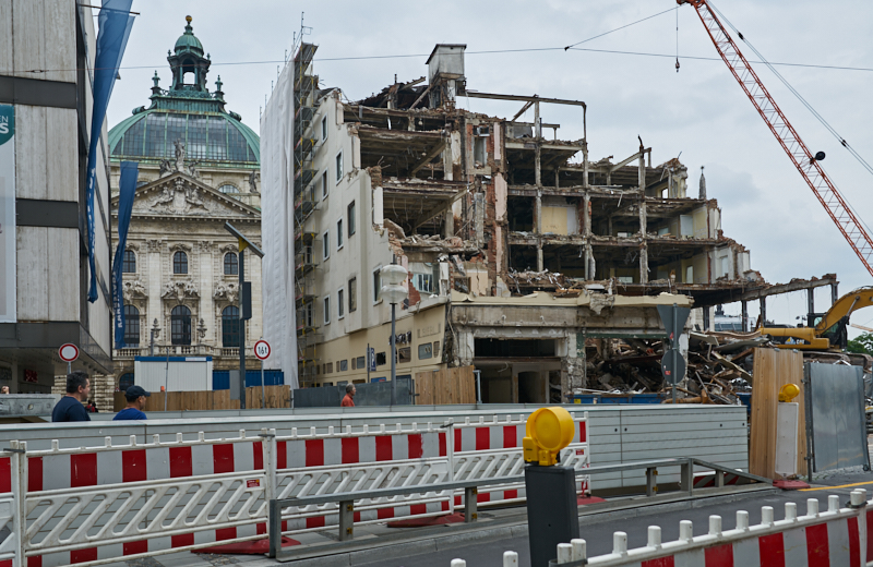 22.06.2019 - Abriss des Luxushotels Königshof am Stachus München