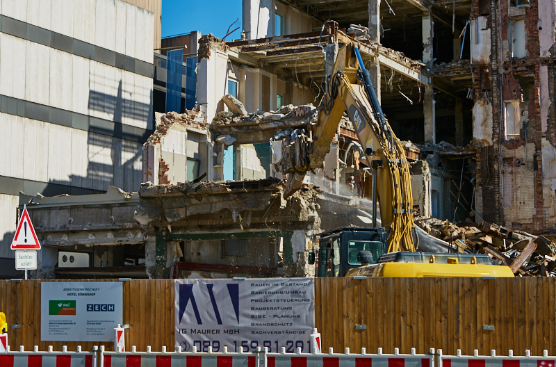 24.06.2019 - Der Abriss des Hotels Köniogshof München am Stachus