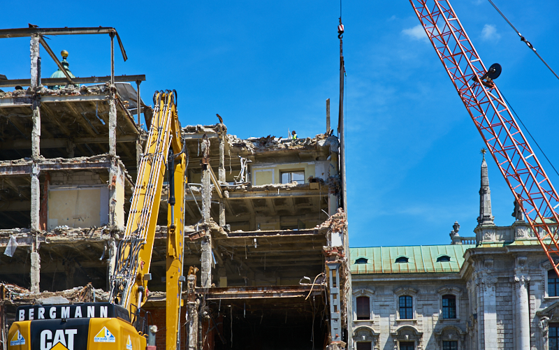 24.06.2019 - Der Abriss des Hotels Köniogshof München am Stachus