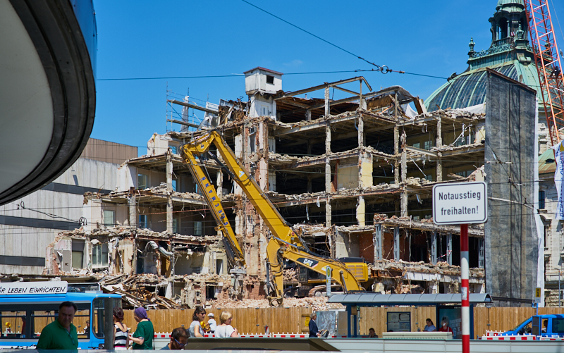 24.06.2019 - Der Abriss des Hotels Köniogshof München am Stachus