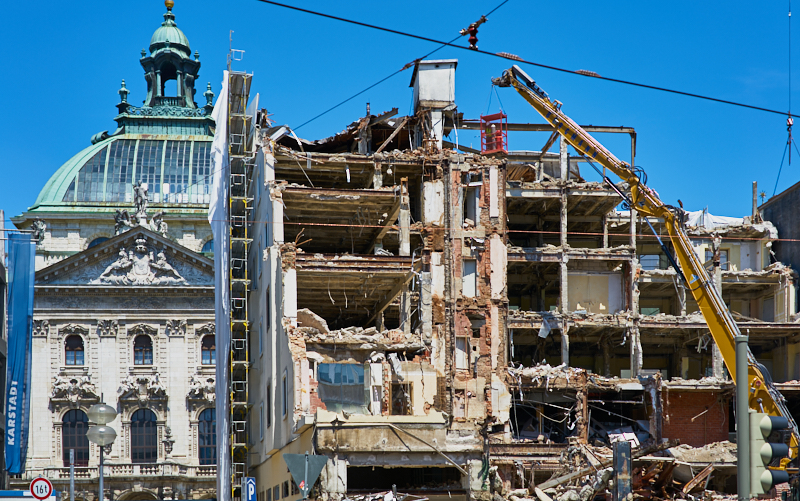 24.06.2019 - Der Abriss des Hotels Köniogshof München am Stachus