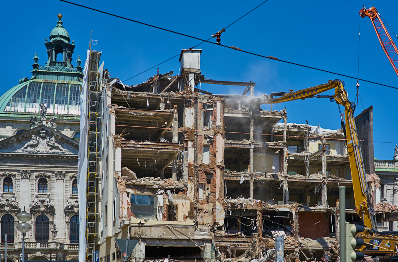 24.06.2019 - Der Abriss des Hotels Köniogshof München am Stachus
