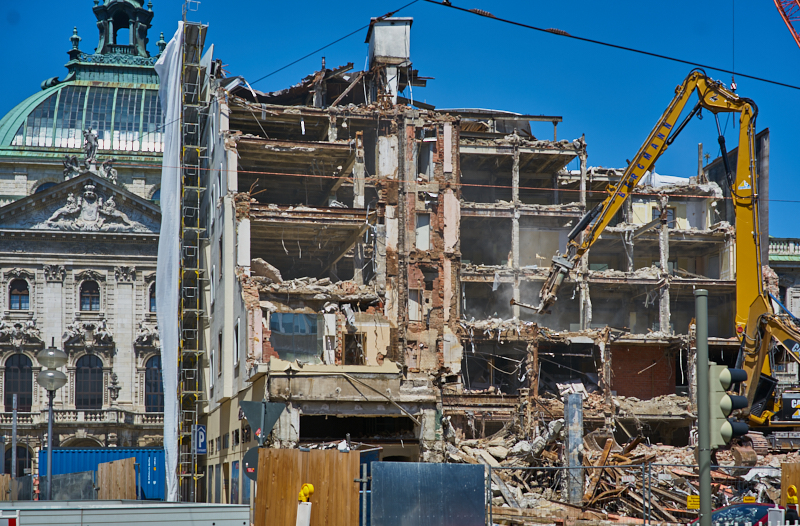 24.06.2019 - Der Abriss des Hotels Köniogshof München am Stachus