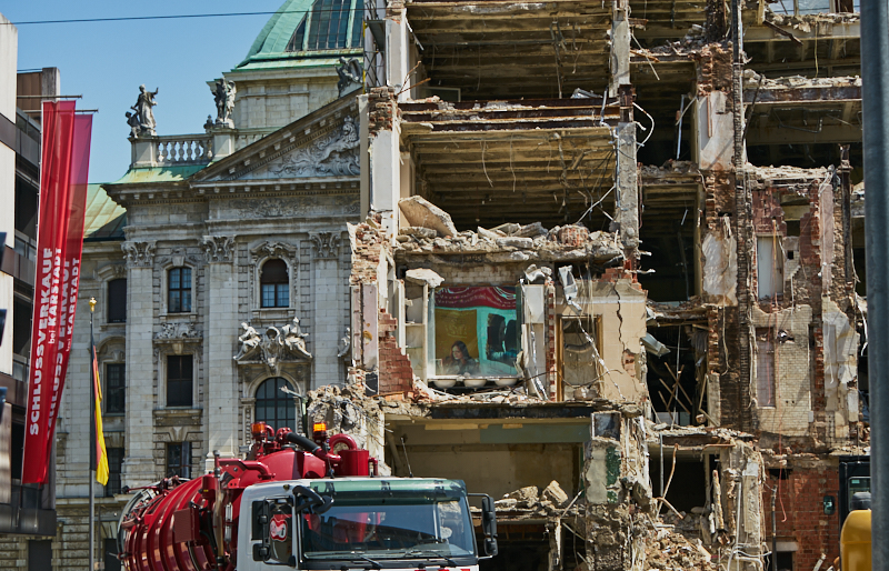 26.06.2019 - Abriss und Neubau des Luxushotels Königshof