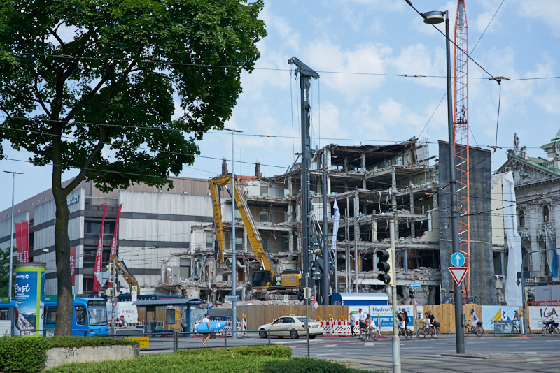 27.06.2019 - Abriss Hotel Königshof und Neubau eines modernen Hotels