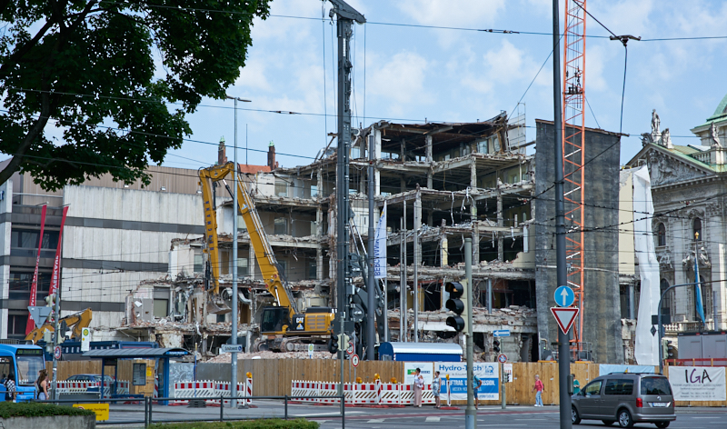 27.06.2019 - Abriss Hotel Königshof und Neubau eines modernen Hotels