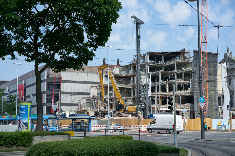 27.06.2019 - Abriss Hotel Königshof und Neubau eines modernen Hotels