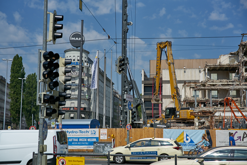 27.06.2019 - Abriss Hotel Königshof und Neubau eines modernen Hotels