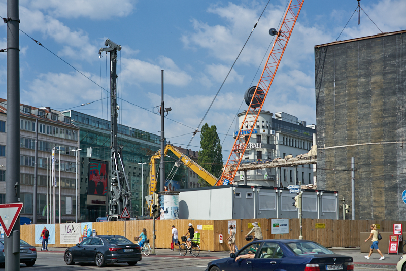 27.06.2019 - Abriss Hotel Königshof und Neubau eines modernen Hotels