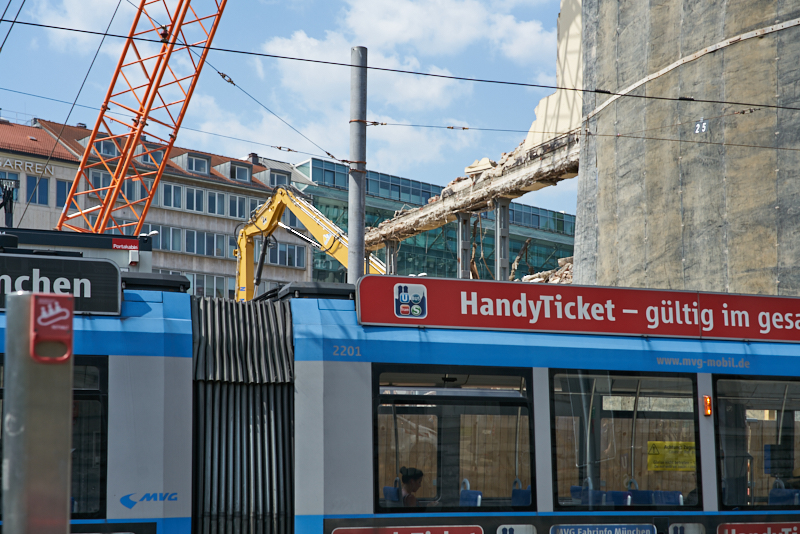 27.06.2019 - Abriss Hotel Königshof und Neubau eines modernen Hotels