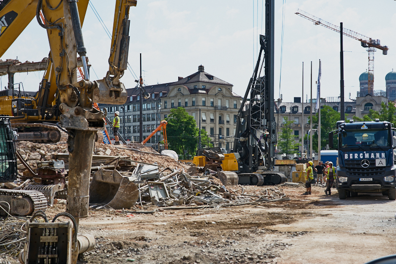27.06.2019 - Abriss Hotel Königshof und Neubau eines modernen Hotels