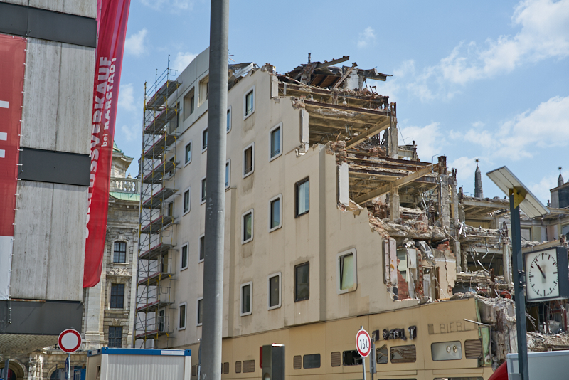 27.06.2019 - Abriss Hotel Königshof und Neubau eines modernen Hotels