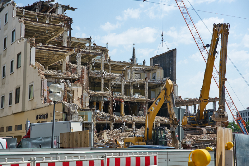 27.06.2019 - Abriss Hotel Königshof und Neubau eines modernen Hotels