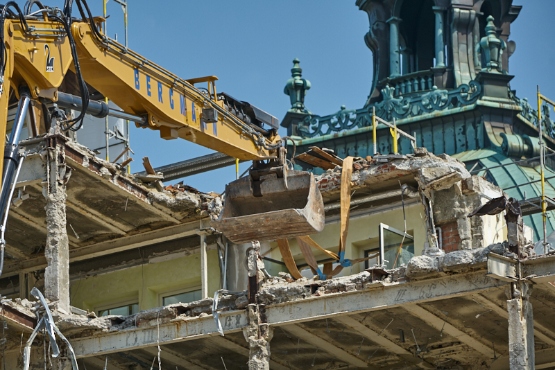 27.06.2019 - Abriss Hotel Königshof und Neubau eines modernen Hotels