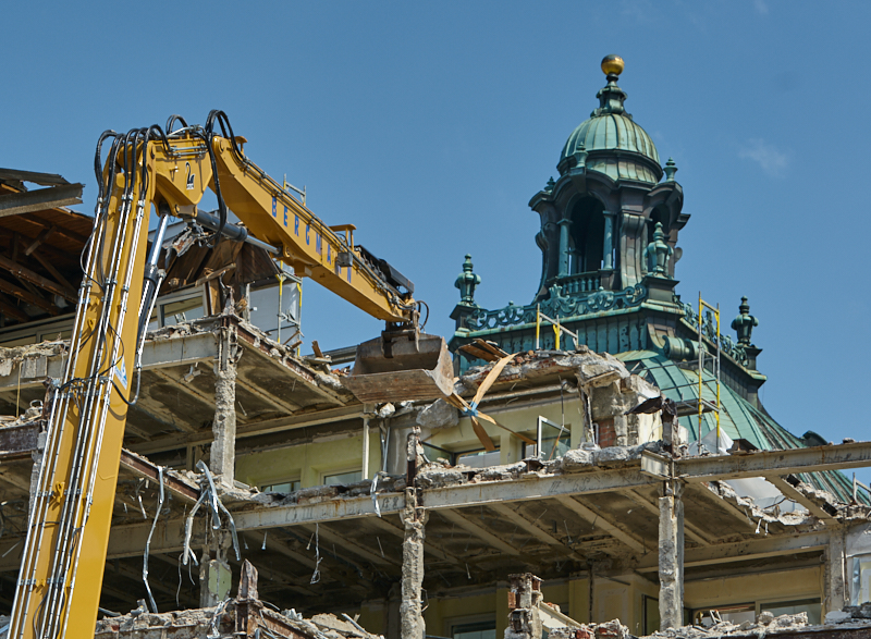 27.06.2019 - Abriss Hotel Königshof und Neubau eines modernen Hotels