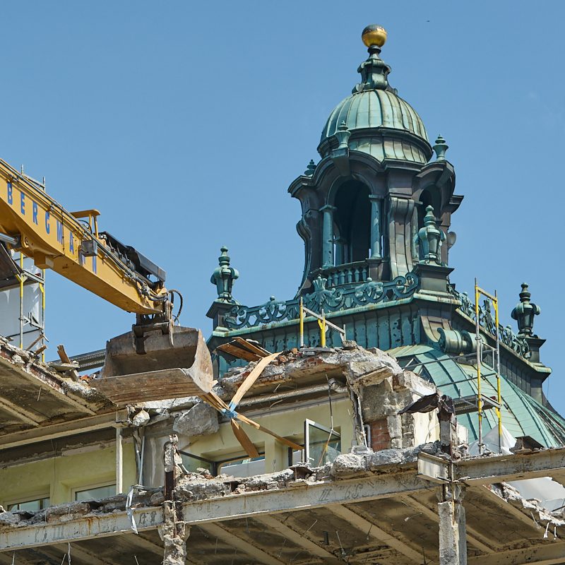 27.06.2019 - Abriss Hotel Königshof und Neubau eines modernen Hotels