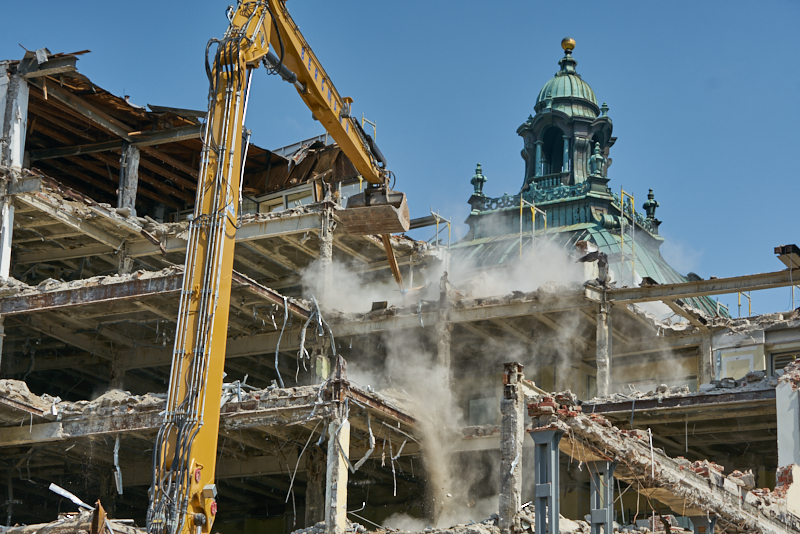27.06.2019 - Abriss Hotel Königshof und Neubau eines modernen Hotels