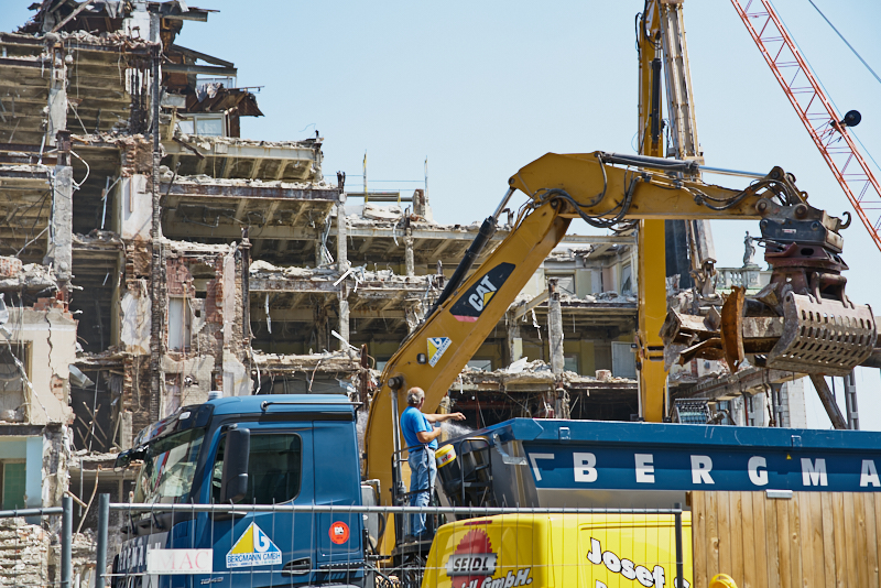 27.06.2019 - Abriss Hotel Königshof und Neubau eines modernen Hotels