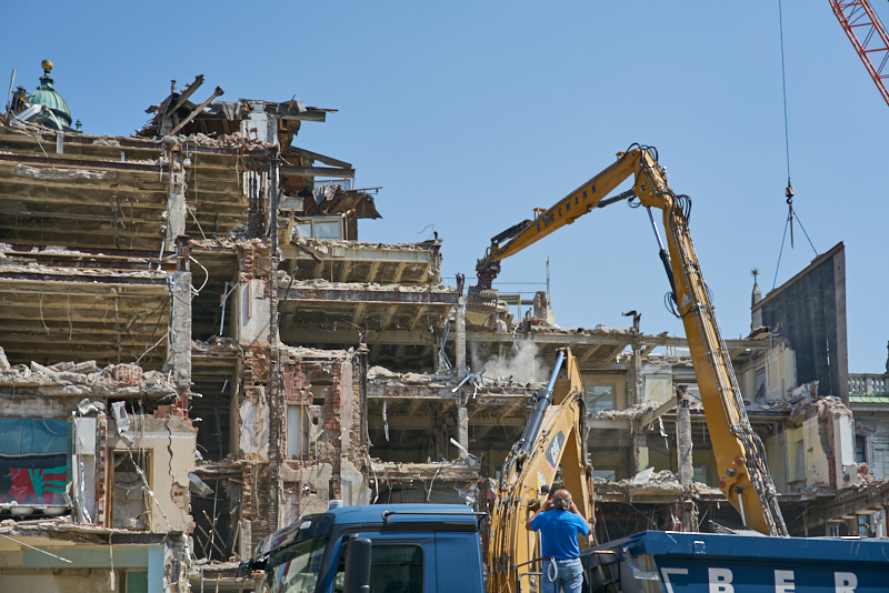 27.06.2019 - Abriss Hotel Königshof und Neubau eines modernen Hotels