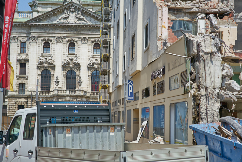 27.06.2019 - Abriss Hotel Königshof und Neubau eines modernen Hotels