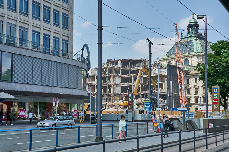 27.06.2019 - Abriss Hotel Königshof und Neubau eines modernen Hotels