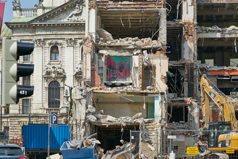 27.06.2019 - Abriss Hotel Königshof und Neubau eines modernen Hotels