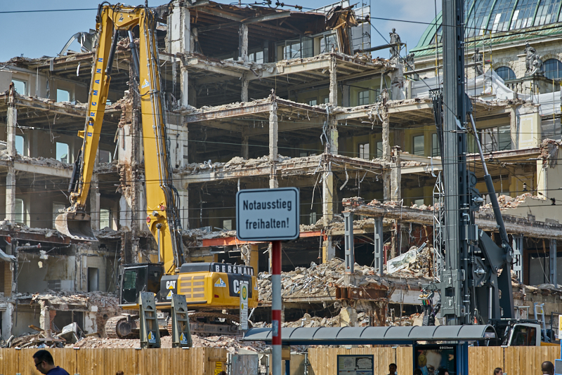27.06.2019 - Abriss Hotel Königshof und Neubau eines modernen Hotels