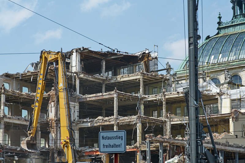 27.06.2019 - Abriss Hotel Königshof und Neubau eines modernen Hotels