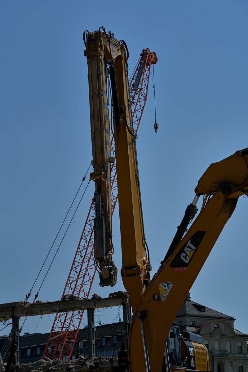 01.07.2019 - Hotel Königshof. Abriss und Neubau