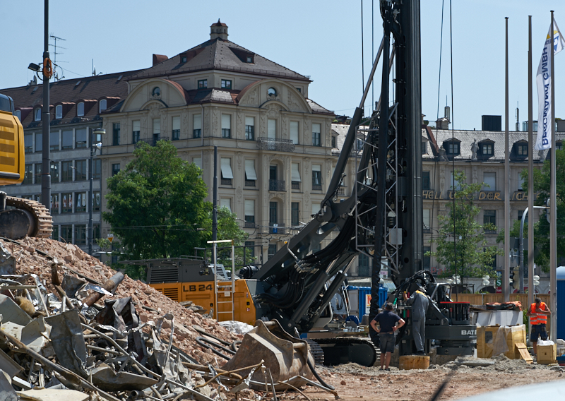 01.07.2019 - Hotel Königshof. Abriss und Neubau