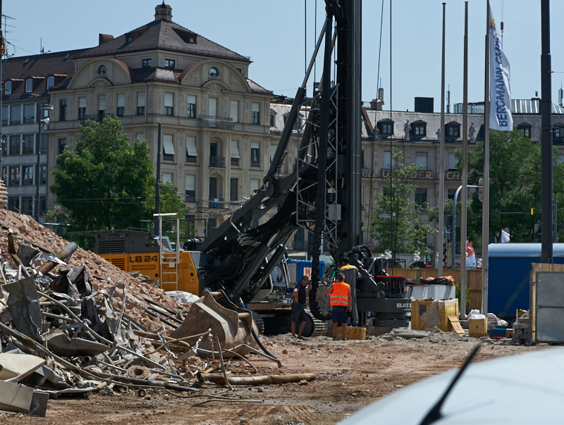 01.07.2019 - Hotel Königshof. Abriss und Neubau