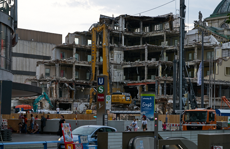 01.07.2019 - Hotel Königshof. Abriss und Neubau