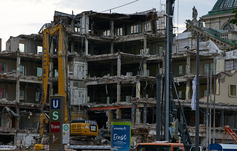01.07.2019 - Hotel Königshof. Abriss und Neubau