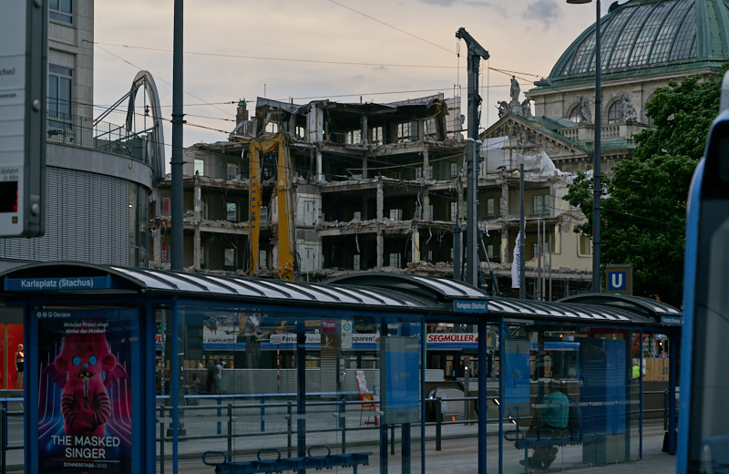 01.07.2019 - Hotel Königshof. Abriss und Neubau