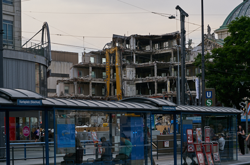 01.07.2019 - Hotel Königshof. Abriss und Neubau