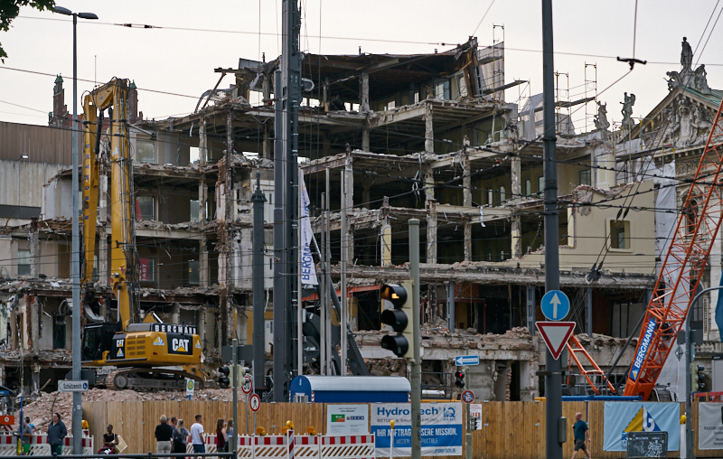 01.07.2019 - Hotel Königshof. Abriss und Neubau
