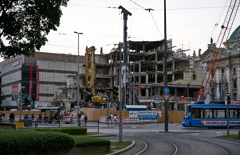 01.07.2019 - Hotel Königshof. Abriss und Neubau