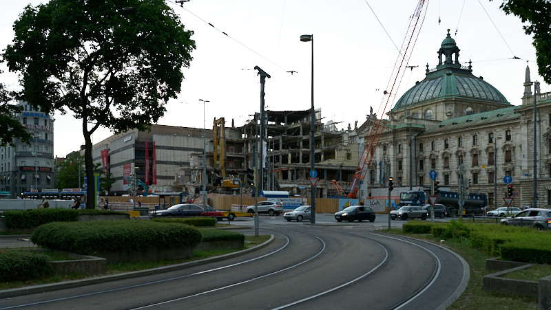 01.07.2019 - Hotel Königshof. Abriss und Neubau