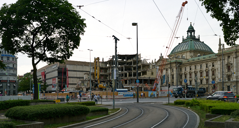 01.07.2019 - Hotel Königshof. Abriss und Neubau
