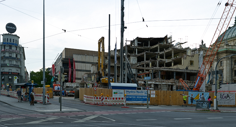 01.07.2019 - Hotel Königshof. Abriss und Neubau