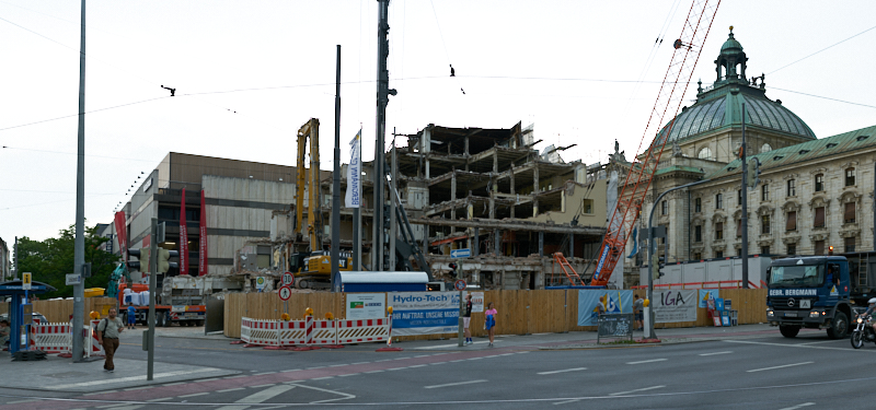 01.07.2019 - Hotel Königshof. Abriss und Neubau